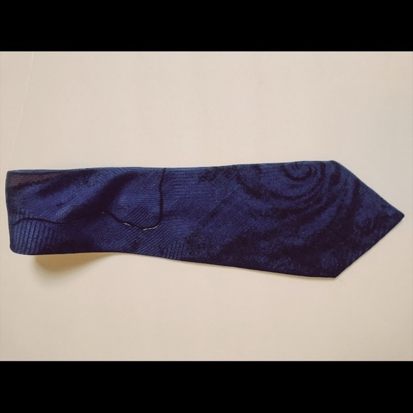 Neiman Marcus Other - Georgina Von Etzdorf Neiman Marcus silk tie